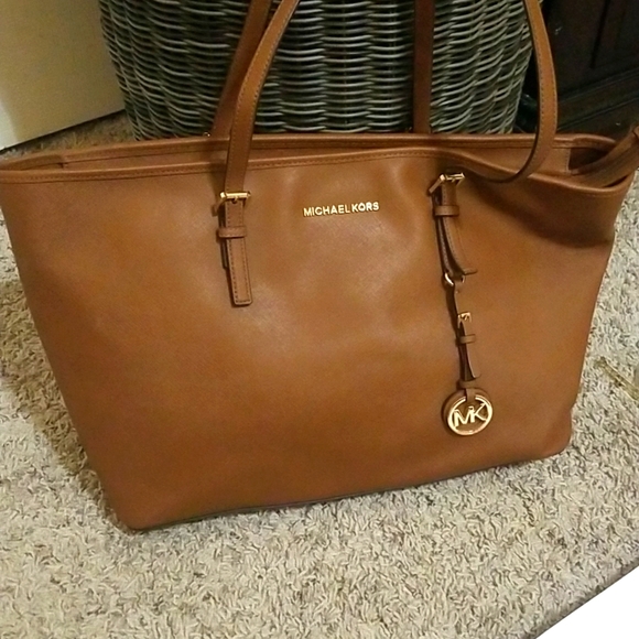 XL Micheal Kors handbag - Picture 1 of 4